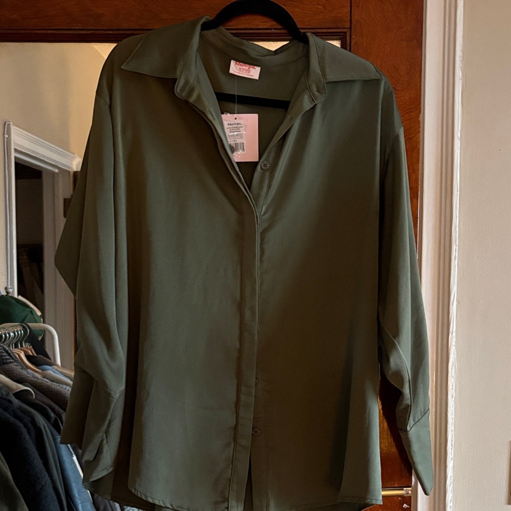 NWT Showpo Green Silk Button-Up Top